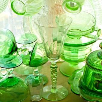 https://cf.ltkcdn.net/antiques/images/slide/247611-850x850-1-green-depression-glass.jpg
