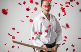 Aikido-krijger met Bokken-zwaard