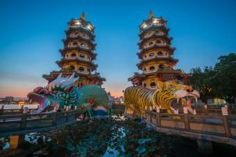 Pagodes de dragão e tigre em Taiwan