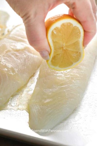Lättbakad tilapia pressas med citronsaft