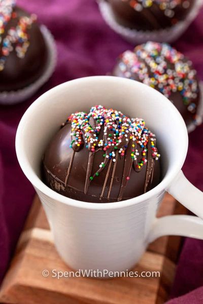 Տաք շոկոլադե ռումբեր մեկ բաժակով