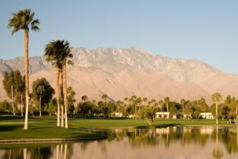 Case nantu à un campu di golf in Palm Springs, California