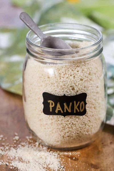 Migalhas de pão Panko em uma jarra transparente