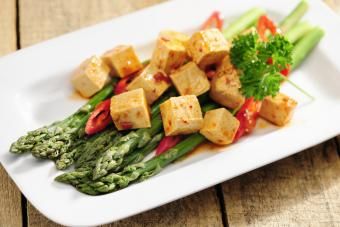 Espàrrecs i tofu