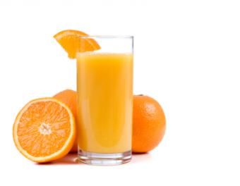 橙子和一杯橙汁