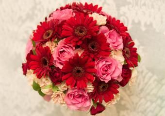 https://cf.ltkcdn.net/weddings/images/slide/250768-850x595-21_bouquet_burgundy_pink.jpg