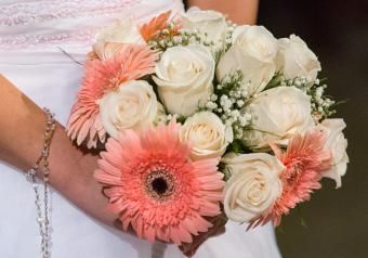 https://cf.ltkcdn.net/weddings/images/slide/250753-850x595-6_bouquet_pink.jpg