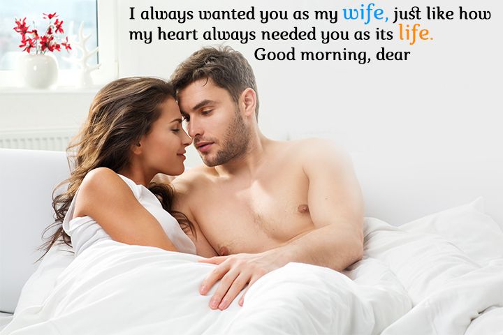 Paar im Bett mit Guten-Morgen-Nachricht für Frau